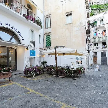 Apartment Centre *